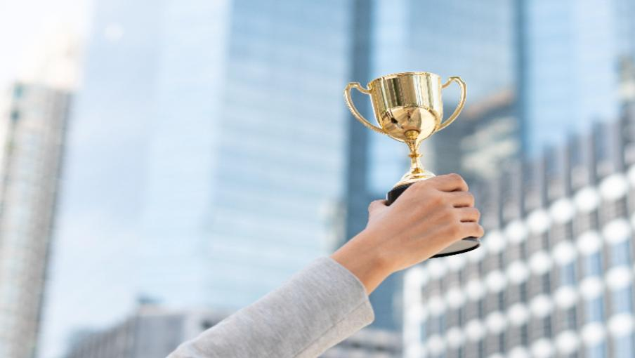 【宏利MPF連奪兩大全民票選獎項｜用實力堅守承諾】